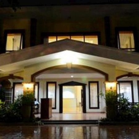 Grand Sumatera Hotel สุราบายา ภายนอก รูปภาพ