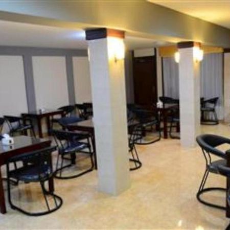 Grand Sumatera Hotel สุราบายา ภายนอก รูปภาพ