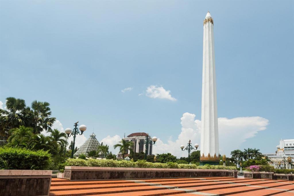 Grand Sumatera Hotel สุราบายา ภายนอก รูปภาพ