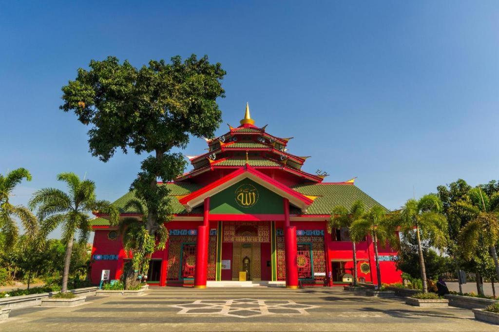 Grand Sumatera Hotel สุราบายา ภายนอก รูปภาพ
