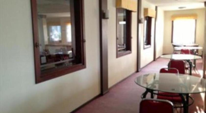 Grand Sumatera Hotel สุราบายา ภายนอก รูปภาพ