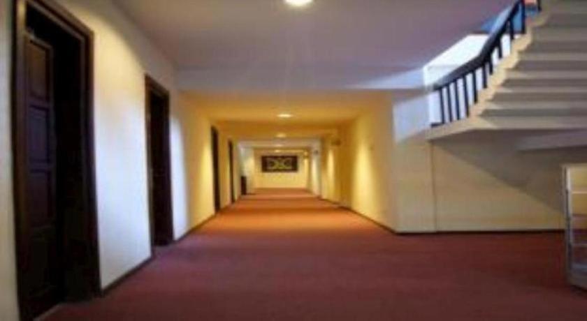 Grand Sumatera Hotel สุราบายา ภายนอก รูปภาพ