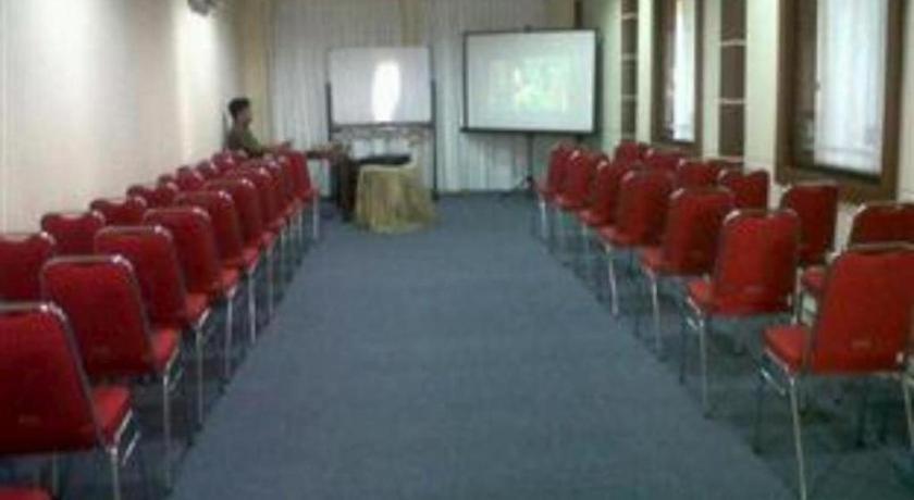 Grand Sumatera Hotel สุราบายา ภายนอก รูปภาพ