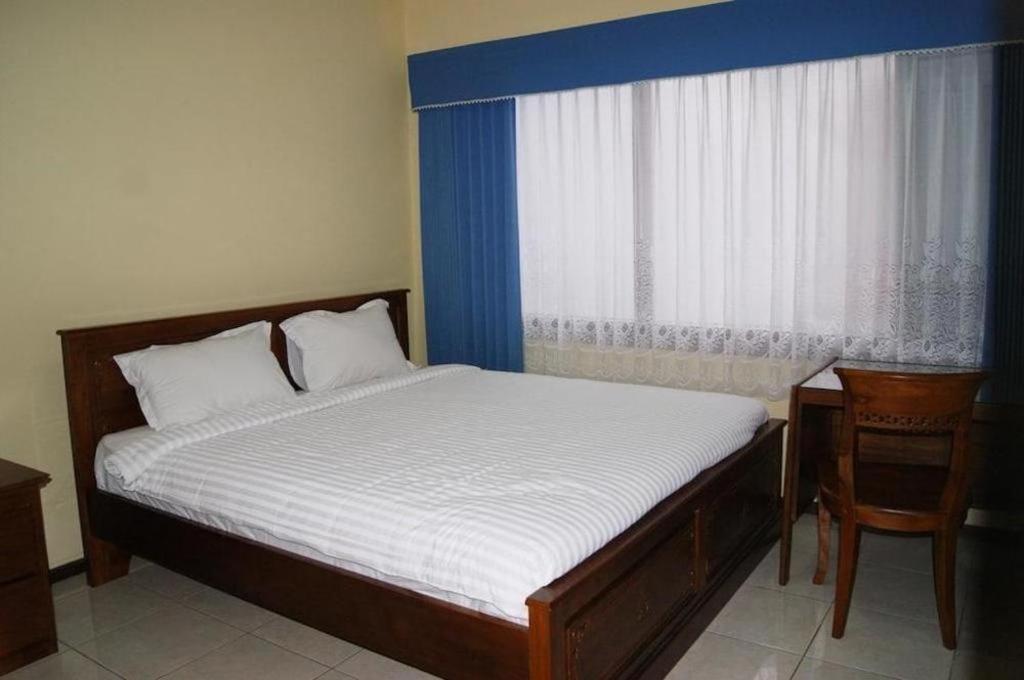 Grand Sumatera Hotel สุราบายา ภายนอก รูปภาพ