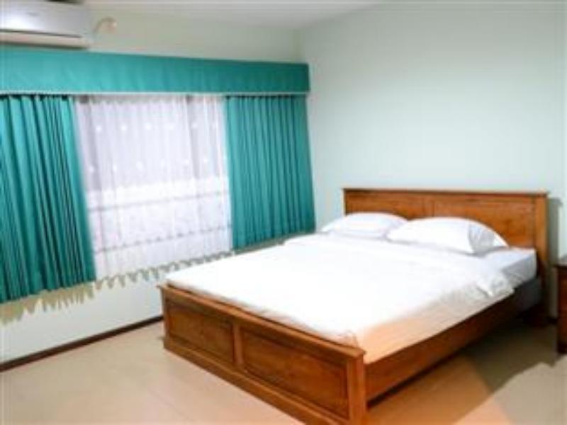 Grand Sumatera Hotel สุราบายา ภายนอก รูปภาพ