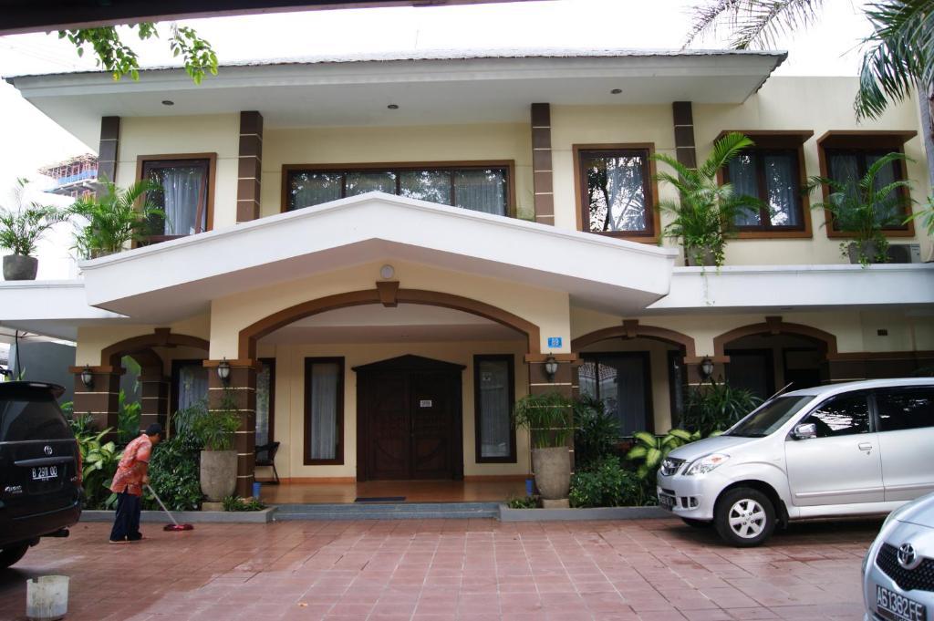 Grand Sumatera Hotel สุราบายา ภายนอก รูปภาพ