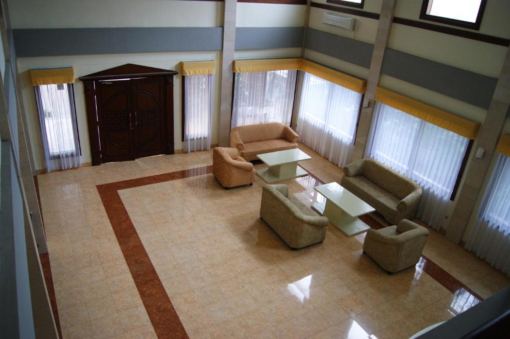 Grand Sumatera Hotel สุราบายา ภายนอก รูปภาพ