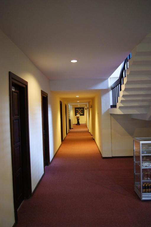 Grand Sumatera Hotel สุราบายา ภายนอก รูปภาพ