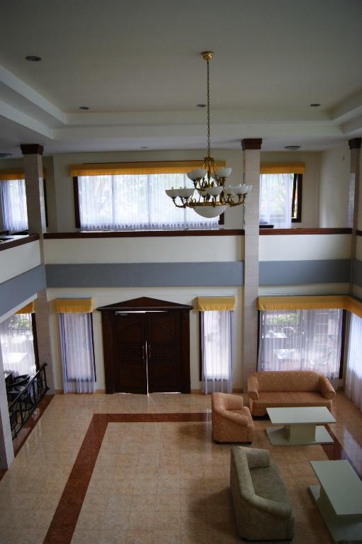 Grand Sumatera Hotel สุราบายา ภายนอก รูปภาพ