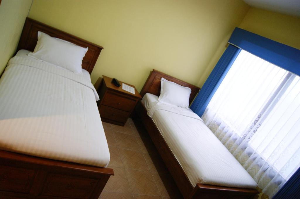 Grand Sumatera Hotel สุราบายา ภายนอก รูปภาพ