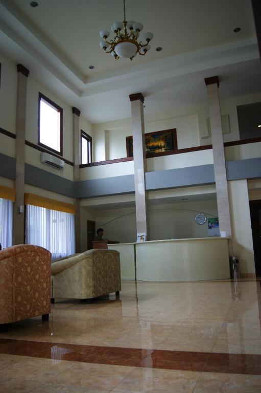 Grand Sumatera Hotel สุราบายา ภายนอก รูปภาพ