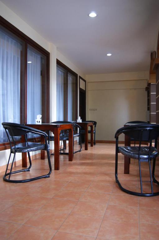 Grand Sumatera Hotel สุราบายา ภายนอก รูปภาพ